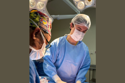 Dr. Gilberson Wanderley Silva explica como a cirurgia plástica pode transformar a insegurança em autoconfiança na vida social.