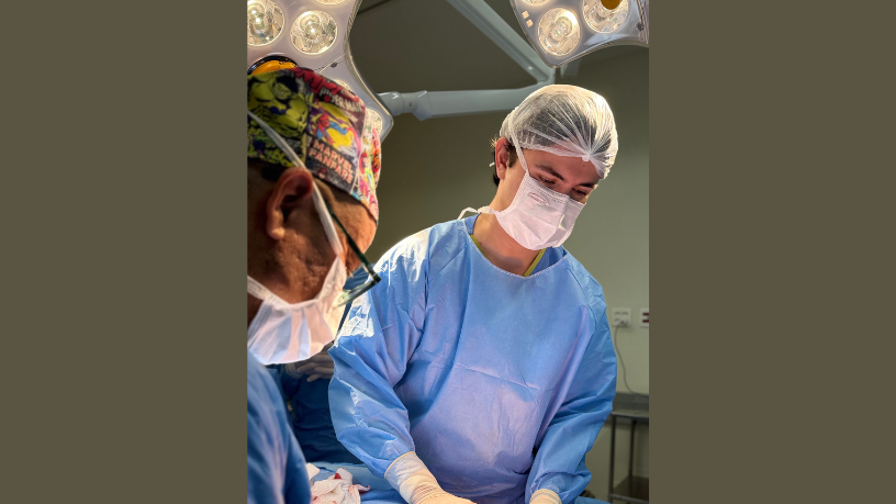Dr. Gilberson Wanderley Silva explica como a cirurgia plástica pode transformar a insegurança em autoconfiança na vida social.
