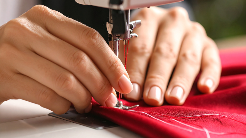 Cristiane Ruon dos Santos revela como técnicas de costura criativas podem transformar roupas simples em verdadeiras obras de arte.