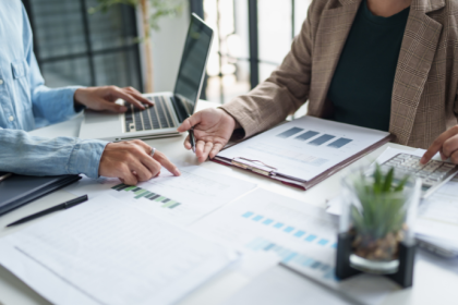 Indústria Brasileira Registra Crescimento de Faturamento e Redução de Emprego Pelo Terceiro Mês Consecutivo