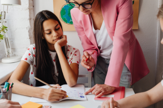 Mudança na carreira docente amplia inclusão profissional na educação básica
