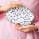 Descubra como a rotina alimentar impacta o desempenho cognitivo ao longo do dia, segundo Alexandre Costa Pedrosa, e aprenda estratégias práticas para manter o foco e a produtividade.