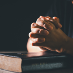 A relação entre ciência e fé católica mostra que razão e espiritualidade podem caminhar juntas. Jose Eduardo De Oliveira e Silva explica como o progresso não exclui a dimensão da fé.